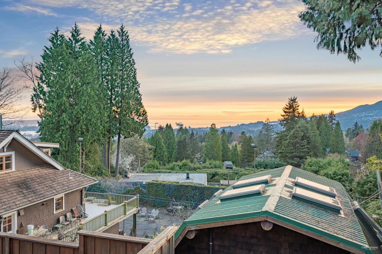 Grouse Cheerful Large Private Bedroom, Bath, Shared Deck, Pool, Hot Tub North Vancouver Esterno foto