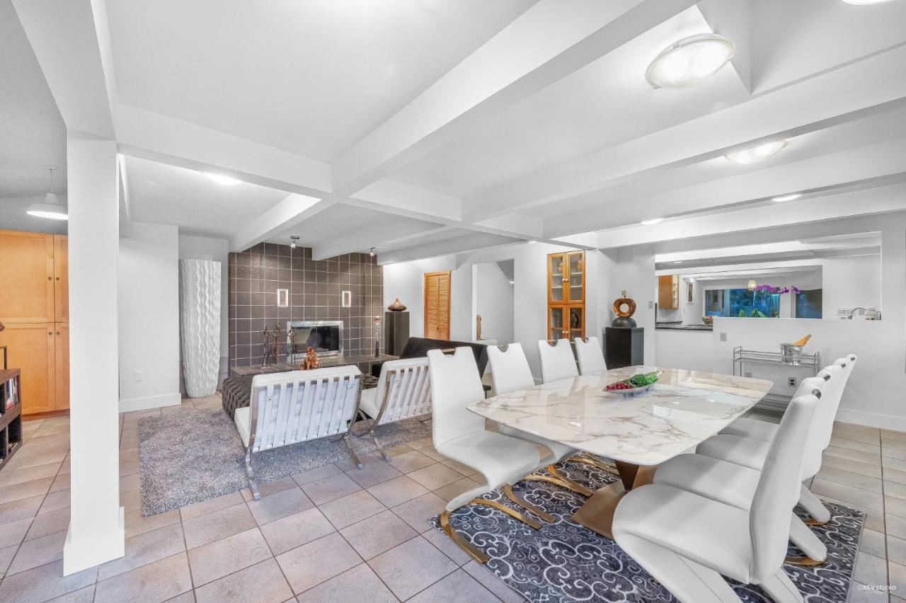 Grouse Cheerful Large Private Bedroom, Bath, Shared Deck, Pool, Hot Tub North Vancouver Esterno foto