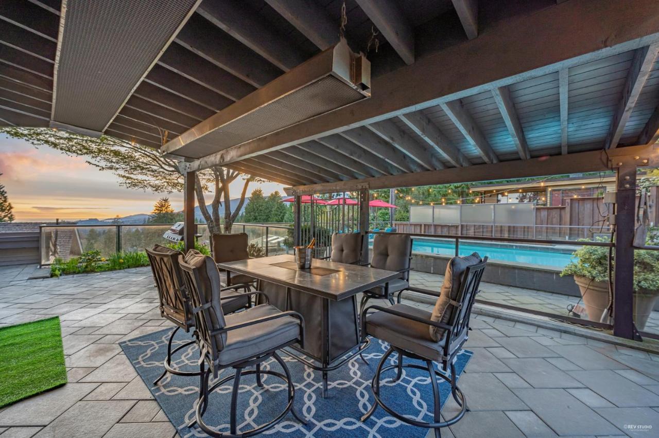 Grouse Cheerful Large Private Bedroom, Bath, Shared Deck, Pool, Hot Tub North Vancouver Esterno foto