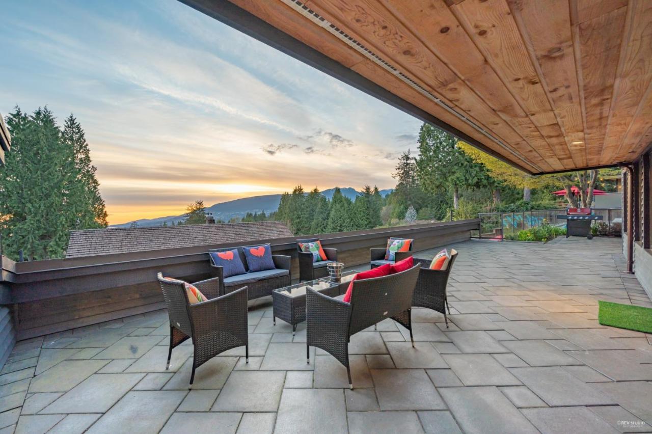 Grouse Cheerful Large Private Bedroom, Bath, Shared Deck, Pool, Hot Tub North Vancouver Esterno foto