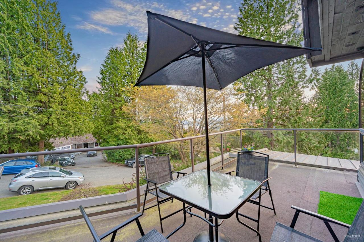 Grouse Cheerful Large Private Bedroom, Bath, Shared Deck, Pool, Hot Tub North Vancouver Esterno foto