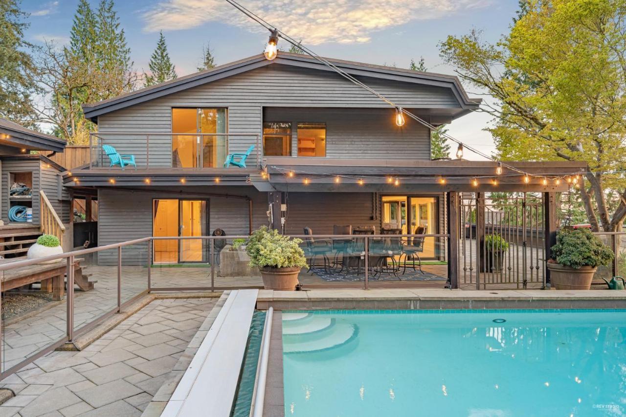 Grouse Cheerful Large Private Bedroom, Bath, Shared Deck, Pool, Hot Tub North Vancouver Esterno foto