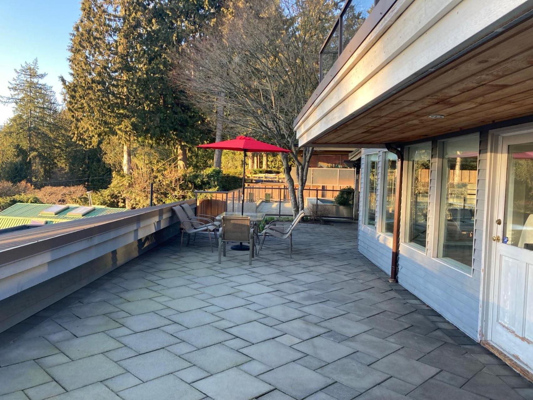 Grouse Cheerful Large Private Bedroom, Bath, Shared Deck, Pool, Hot Tub North Vancouver Esterno foto