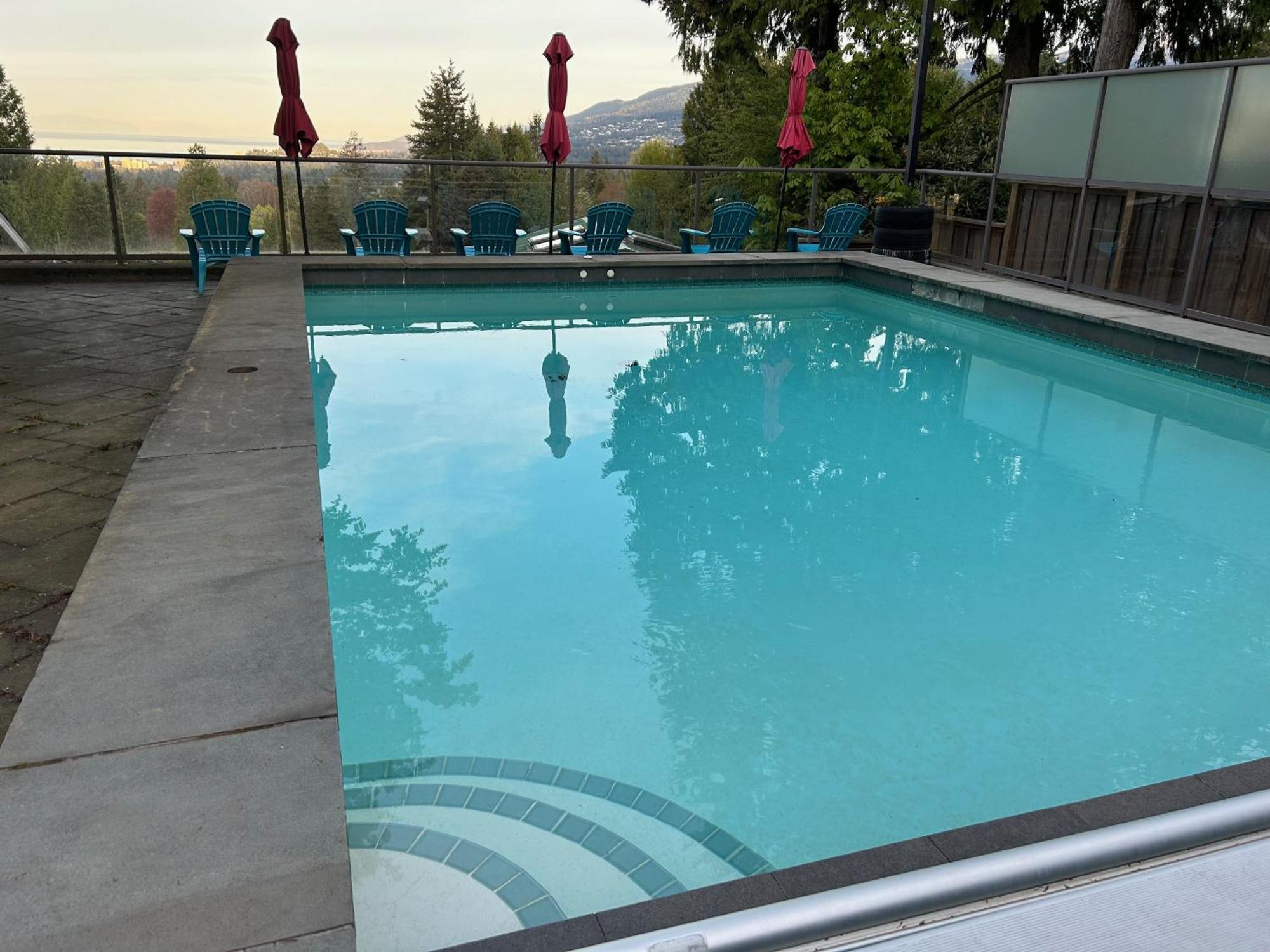 Grouse Cheerful Large Private Bedroom, Bath, Shared Deck, Pool, Hot Tub North Vancouver Esterno foto
