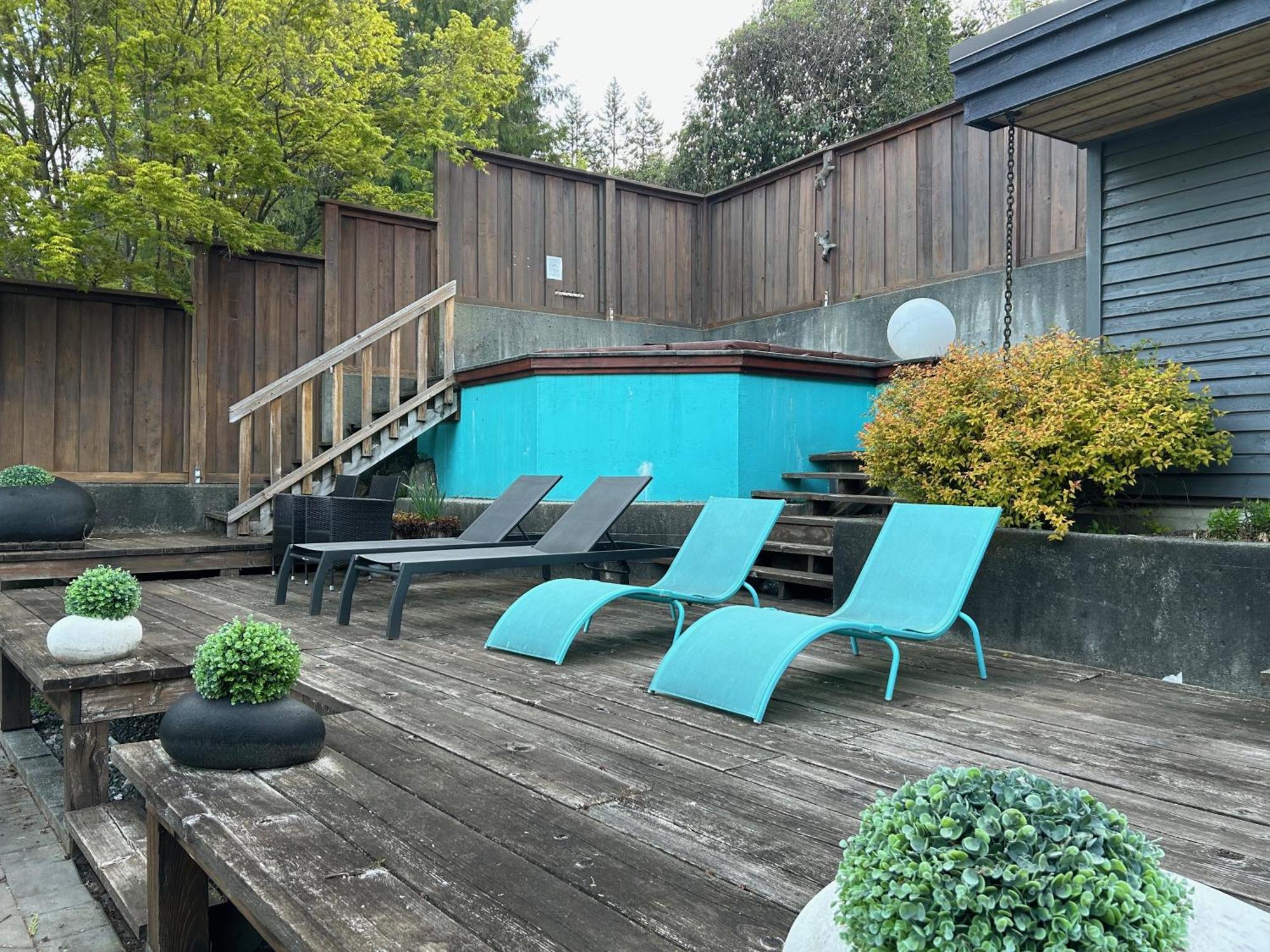 Grouse Cheerful Large Private Bedroom, Bath, Shared Deck, Pool, Hot Tub North Vancouver Esterno foto