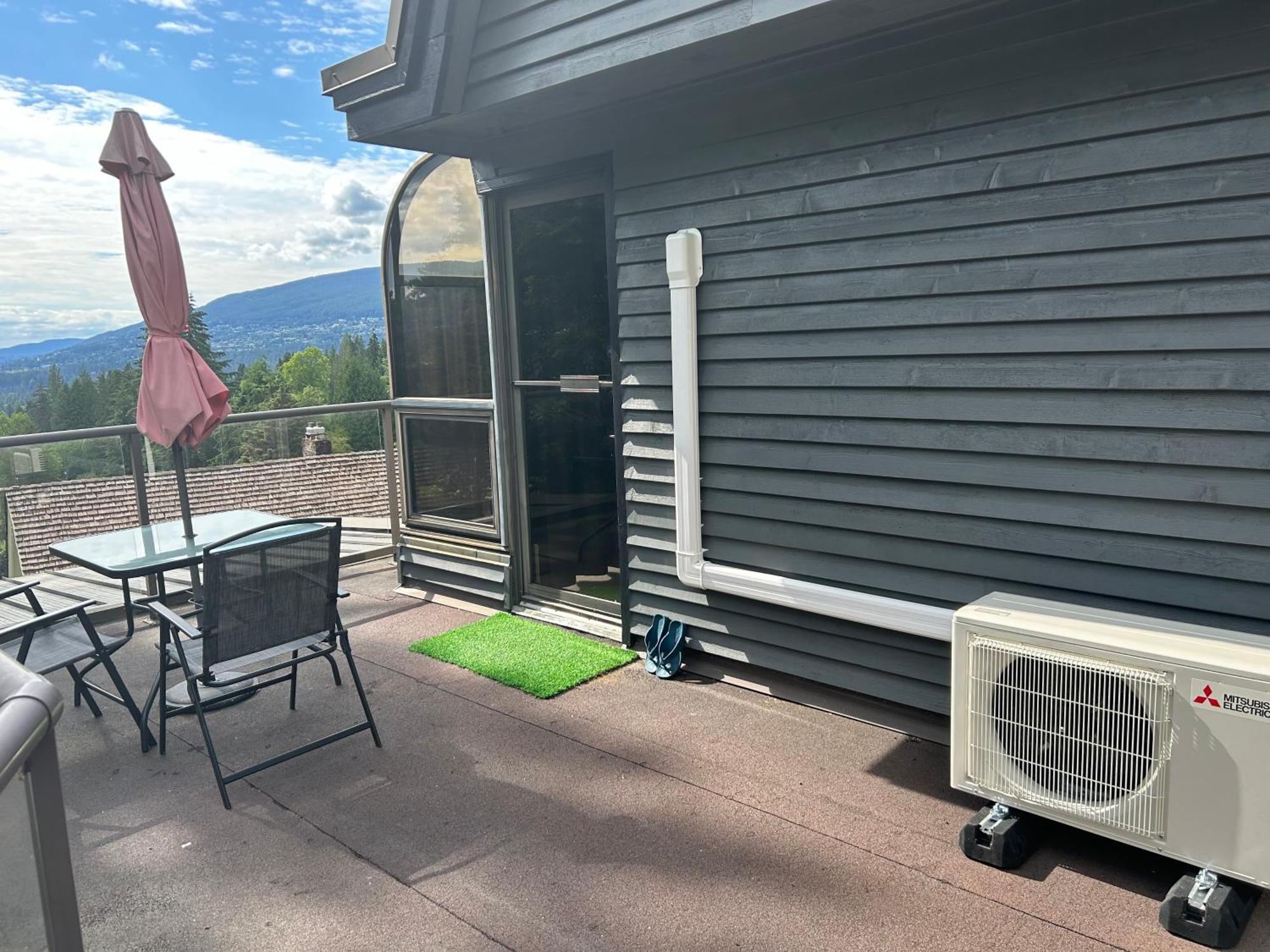 Grouse Cheerful Large Private Bedroom, Bath, Shared Deck, Pool, Hot Tub North Vancouver Esterno foto