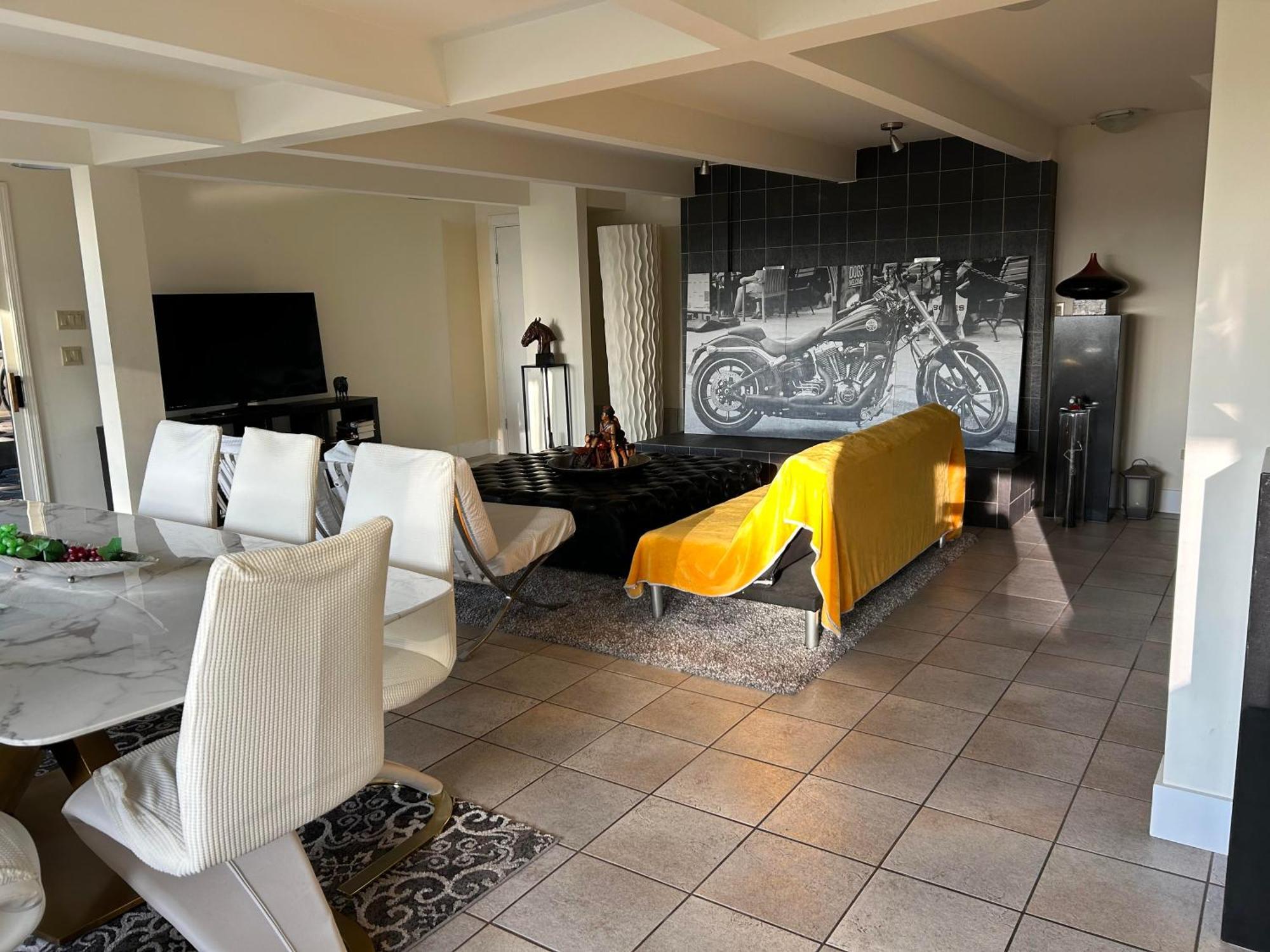 Grouse Cheerful Large Private Bedroom, Bath, Shared Deck, Pool, Hot Tub North Vancouver Esterno foto