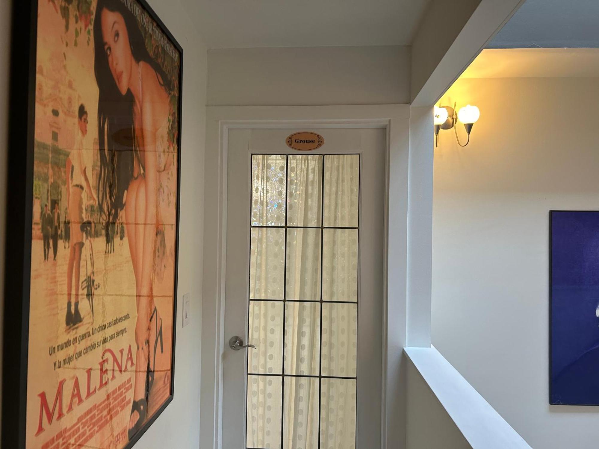 Grouse Cheerful Large Private Bedroom, Bath, Shared Deck, Pool, Hot Tub North Vancouver Esterno foto