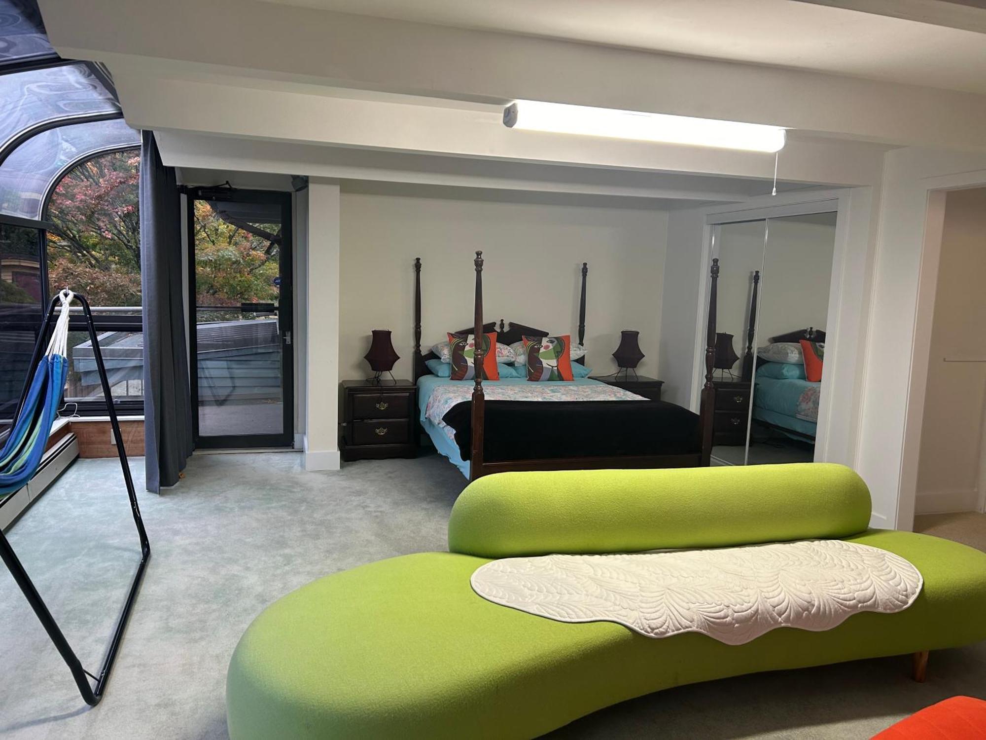 Grouse Cheerful Large Private Bedroom, Bath, Shared Deck, Pool, Hot Tub North Vancouver Esterno foto