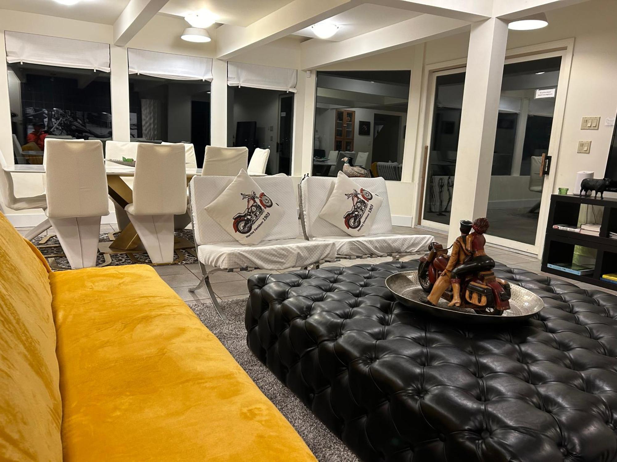 Grouse Cheerful Large Private Bedroom, Bath, Shared Deck, Pool, Hot Tub North Vancouver Esterno foto