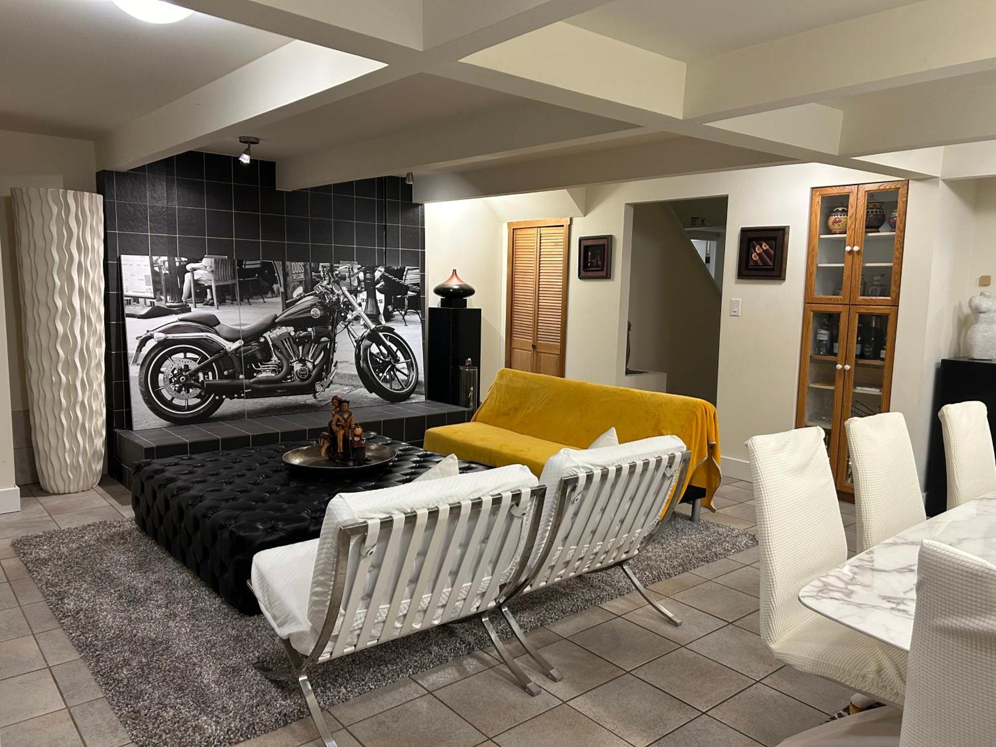Grouse Cheerful Large Private Bedroom, Bath, Shared Deck, Pool, Hot Tub North Vancouver Esterno foto