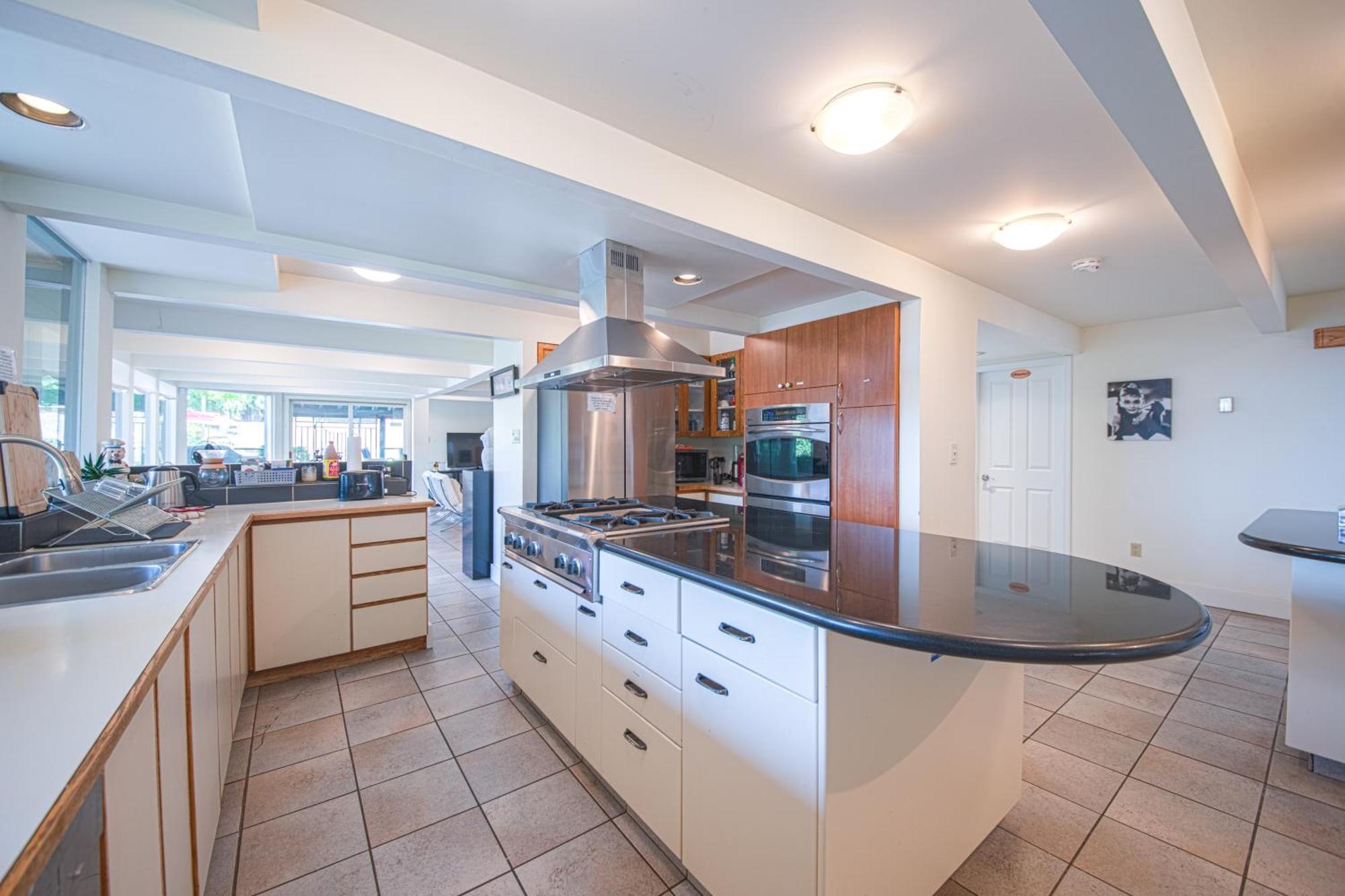Grouse Cheerful Large Private Bedroom, Bath, Shared Deck, Pool, Hot Tub North Vancouver Esterno foto