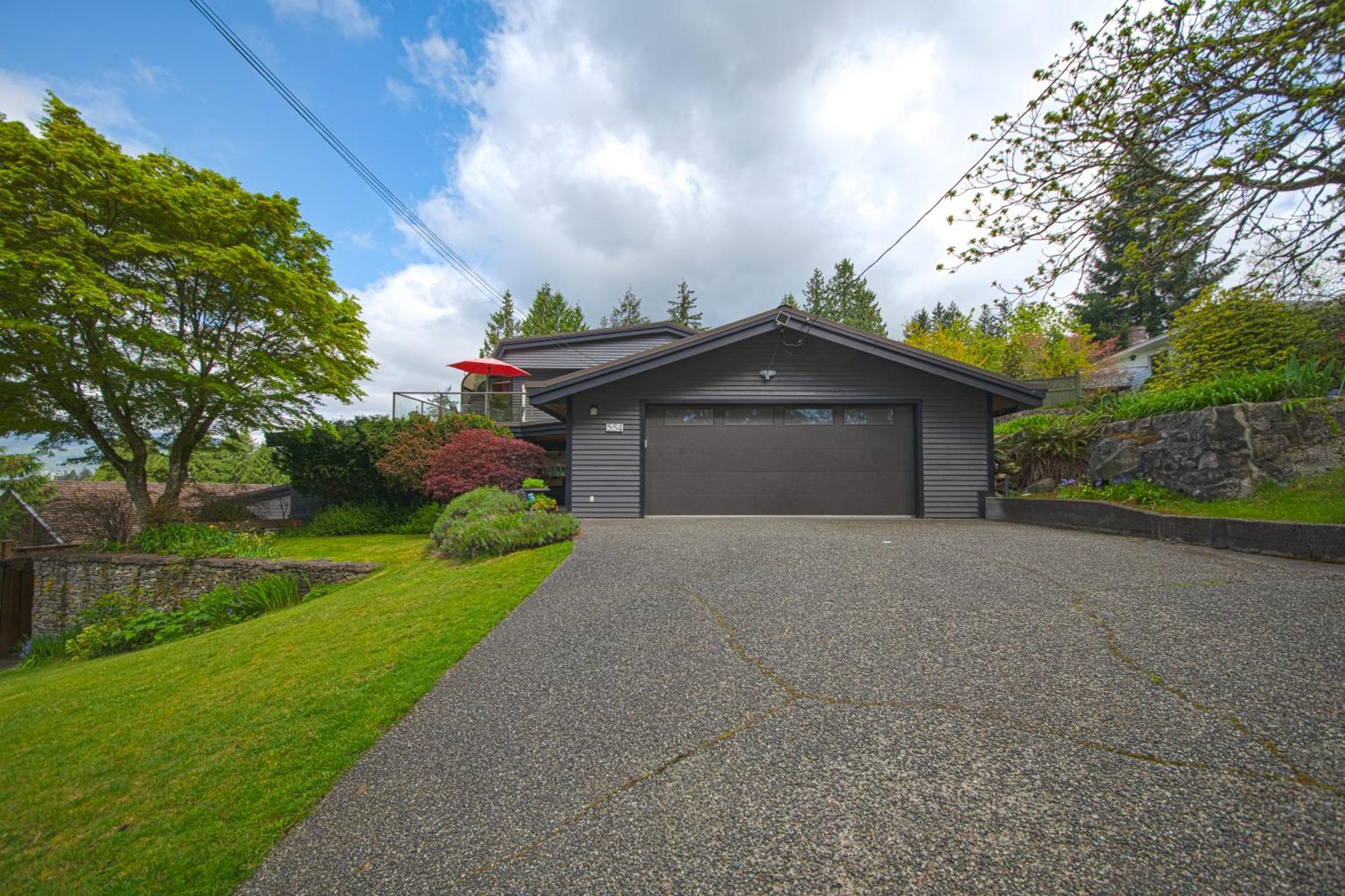 Grouse Cheerful Large Private Bedroom, Bath, Shared Deck, Pool, Hot Tub North Vancouver Esterno foto