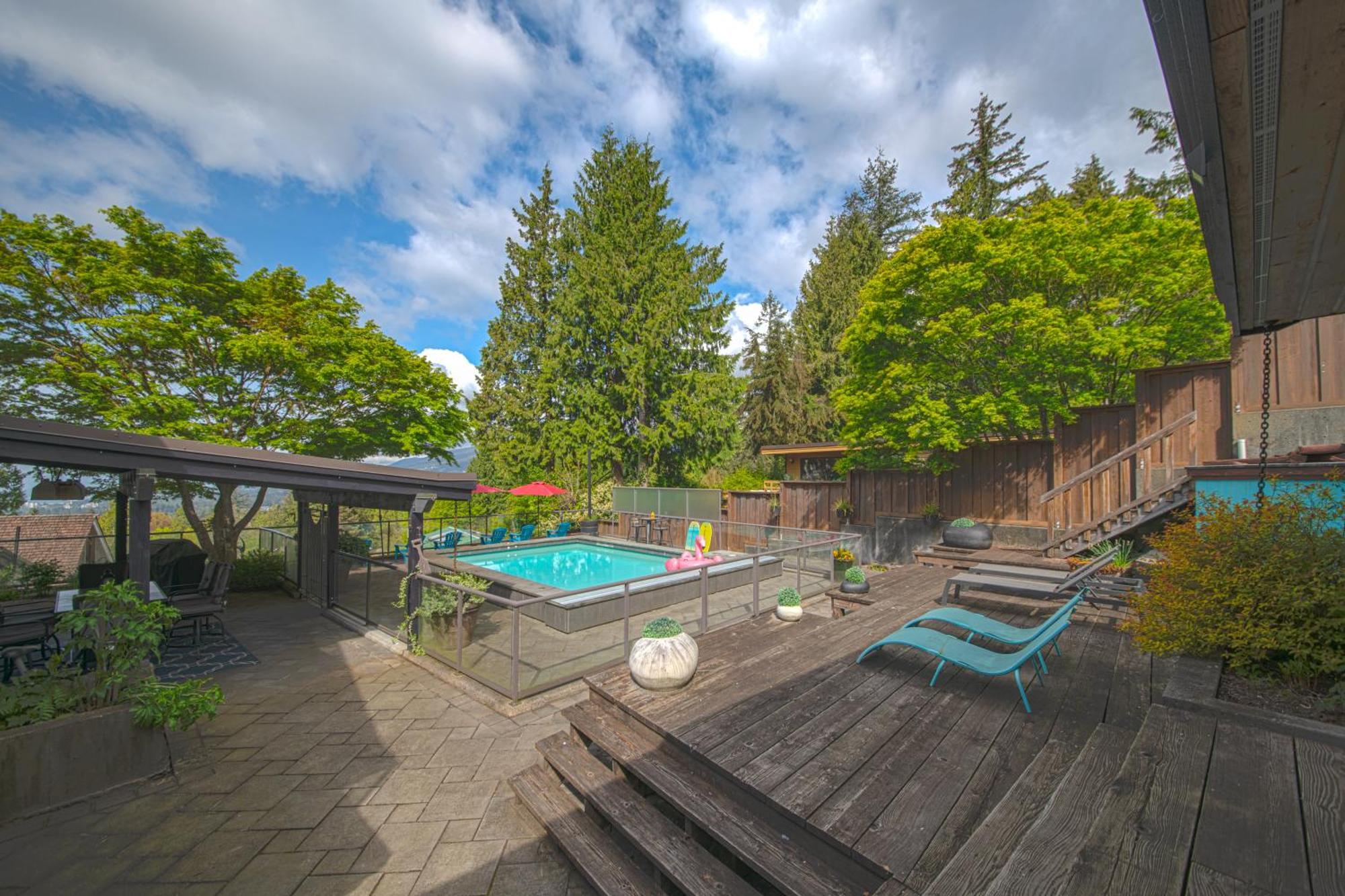Grouse Cheerful Large Private Bedroom, Bath, Shared Deck, Pool, Hot Tub North Vancouver Esterno foto