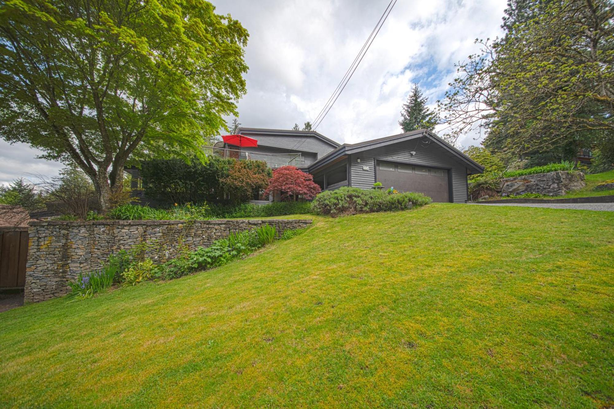 Grouse Cheerful Large Private Bedroom, Bath, Shared Deck, Pool, Hot Tub North Vancouver Esterno foto