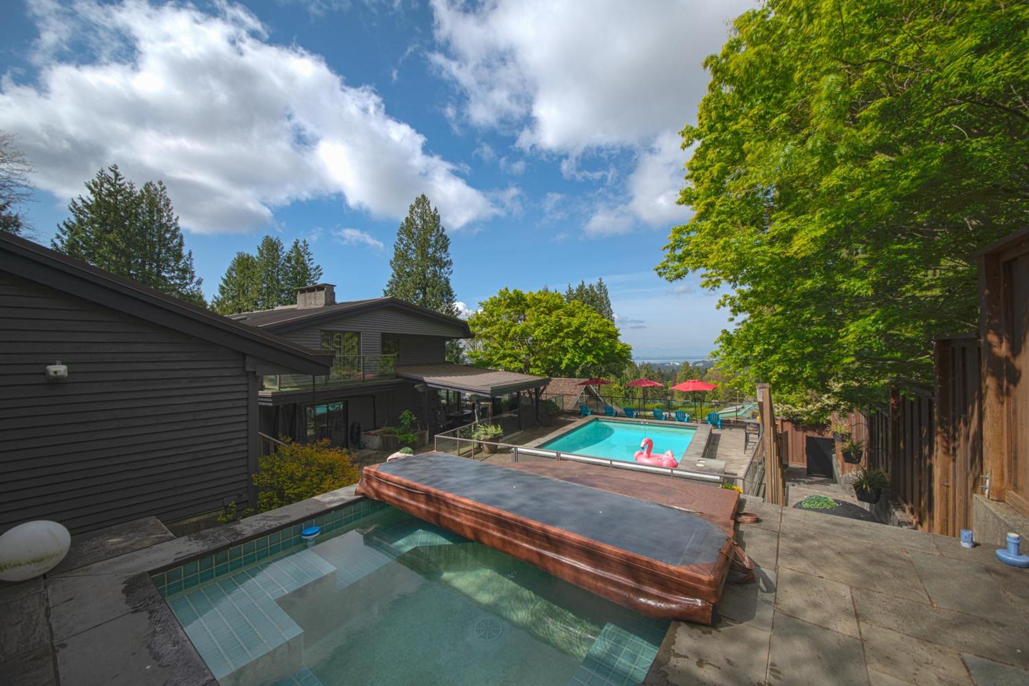 Grouse Cheerful Large Private Bedroom, Bath, Shared Deck, Pool, Hot Tub North Vancouver Esterno foto