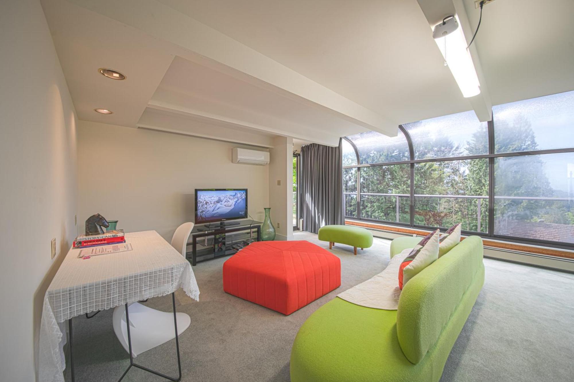 Grouse Cheerful Large Private Bedroom, Bath, Shared Deck, Pool, Hot Tub North Vancouver Esterno foto