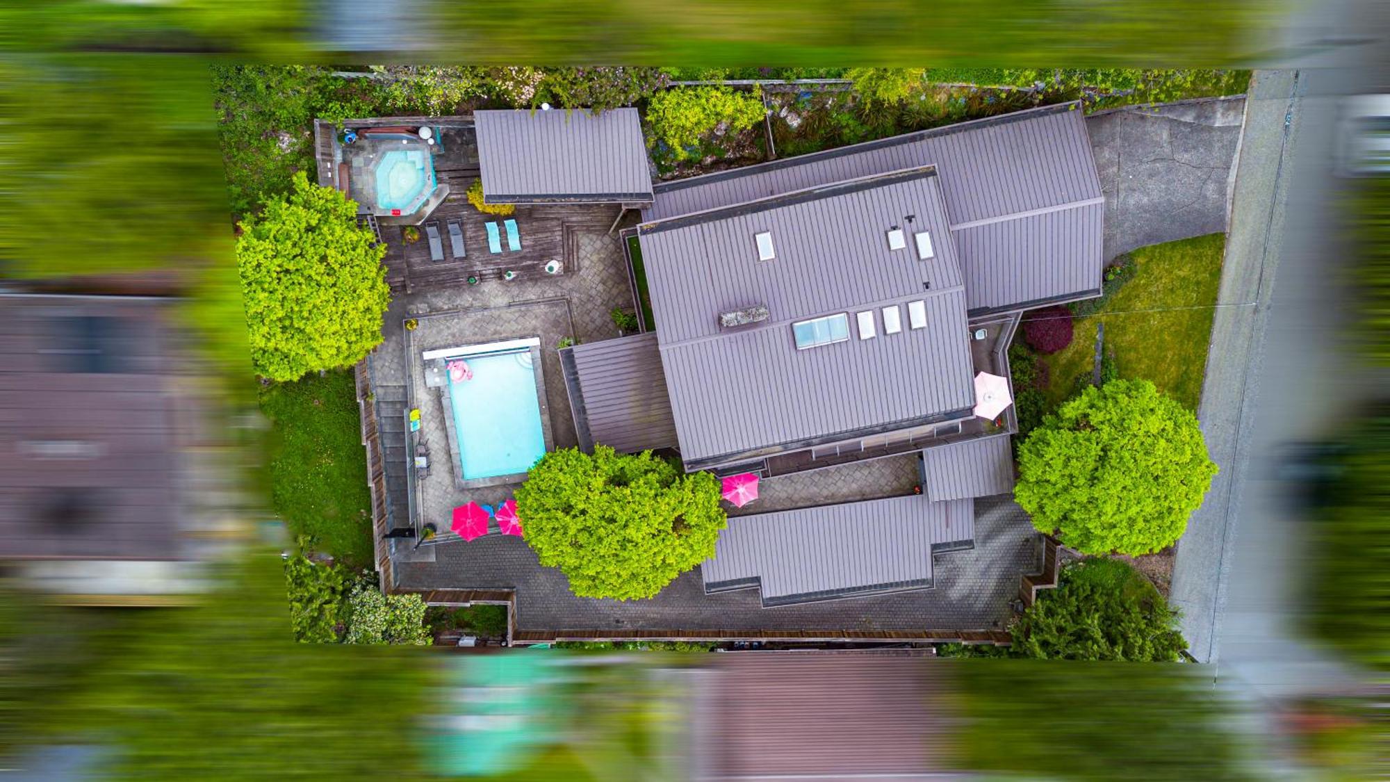 Grouse Cheerful Large Private Bedroom, Bath, Shared Deck, Pool, Hot Tub North Vancouver Esterno foto
